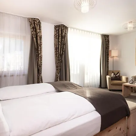 Ξενοδοχείο Baer & Post 3*